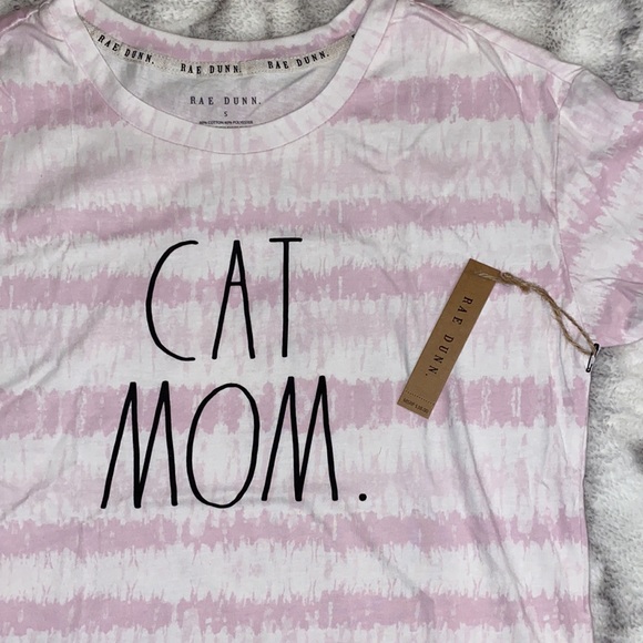 Rae Dunn Cat Mom. Tee - Picture 2 of 3